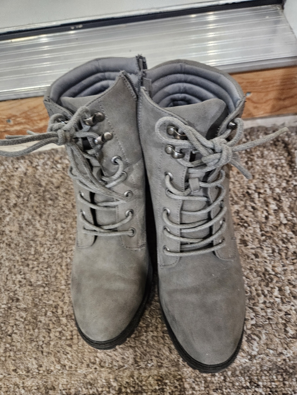 Rue21 Women's Gray Lace-Up Suede Ankle Boots Size 9